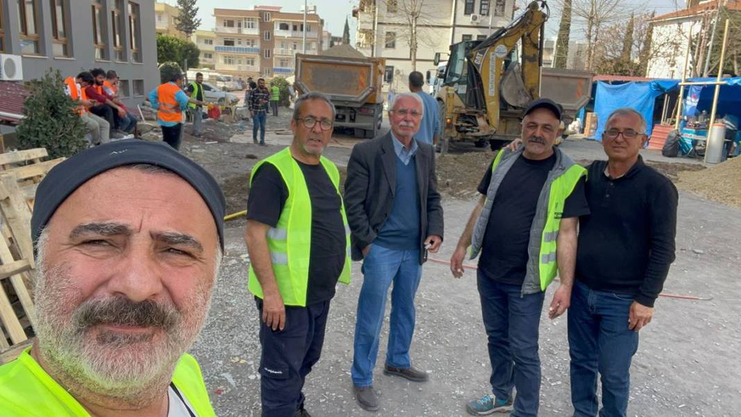 İhtiyaç olduğu sürece burada kalacağım! 'Erdal Bakkal' Cengiz Bozkurt'un 20 gündür deprem bölgesinde olduğu ortaya çıktı! 12